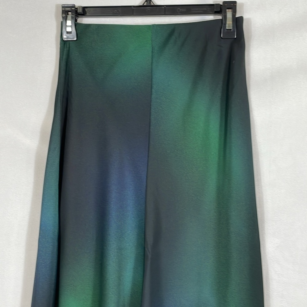 Aritzia Babaton Slip Skirt Size 4 Midi Green Navy Black Print EUC - Picture 2 of 10